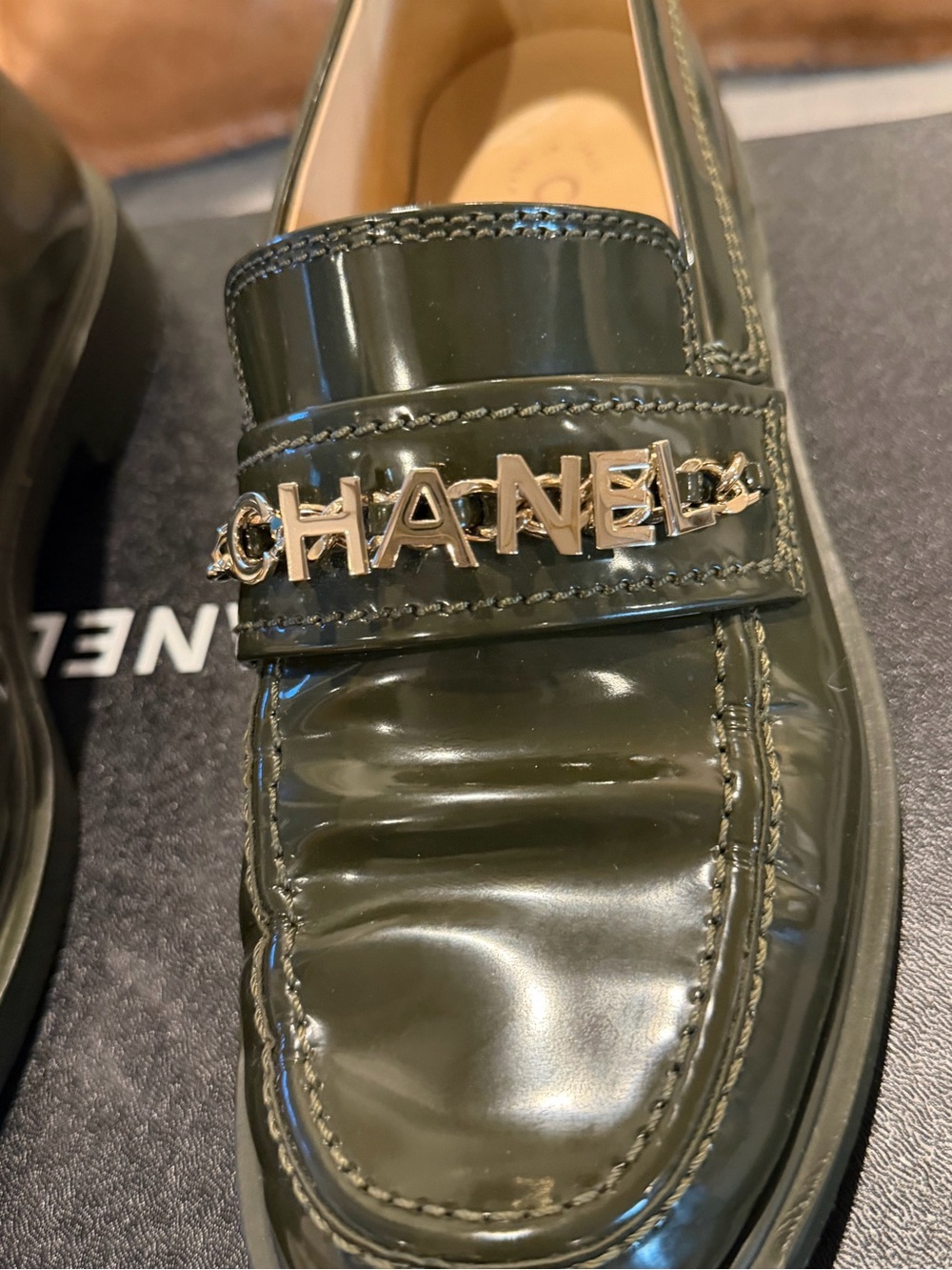 CHANEL shiny calfskin loafers- dark green - Picture 2 of 6